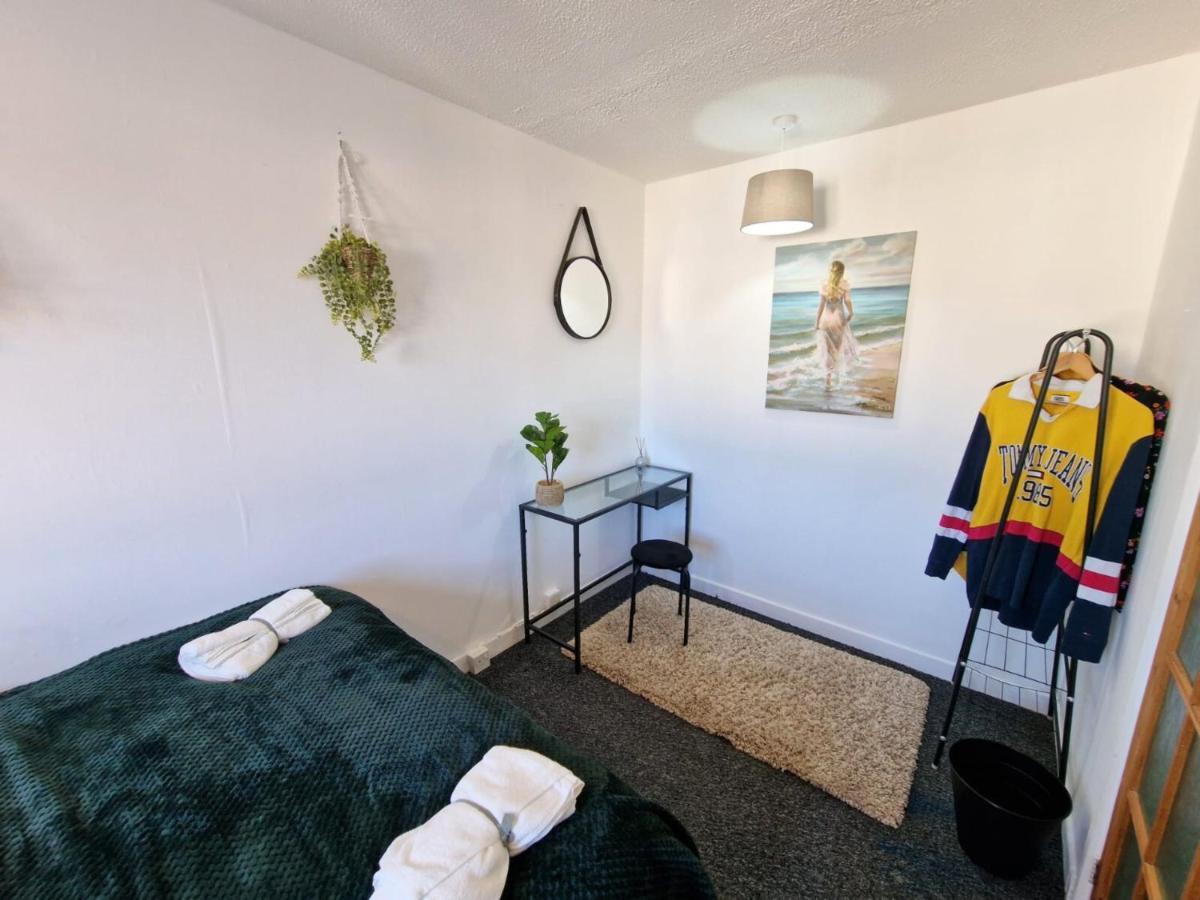 Spacious & Comfy Home- Very Close To Nec Birmingham ,Hs2 & Airport- Perfect For Contractors & Groups- Free Parking & Fast Wifi Marston Green Zewnętrze zdjęcie