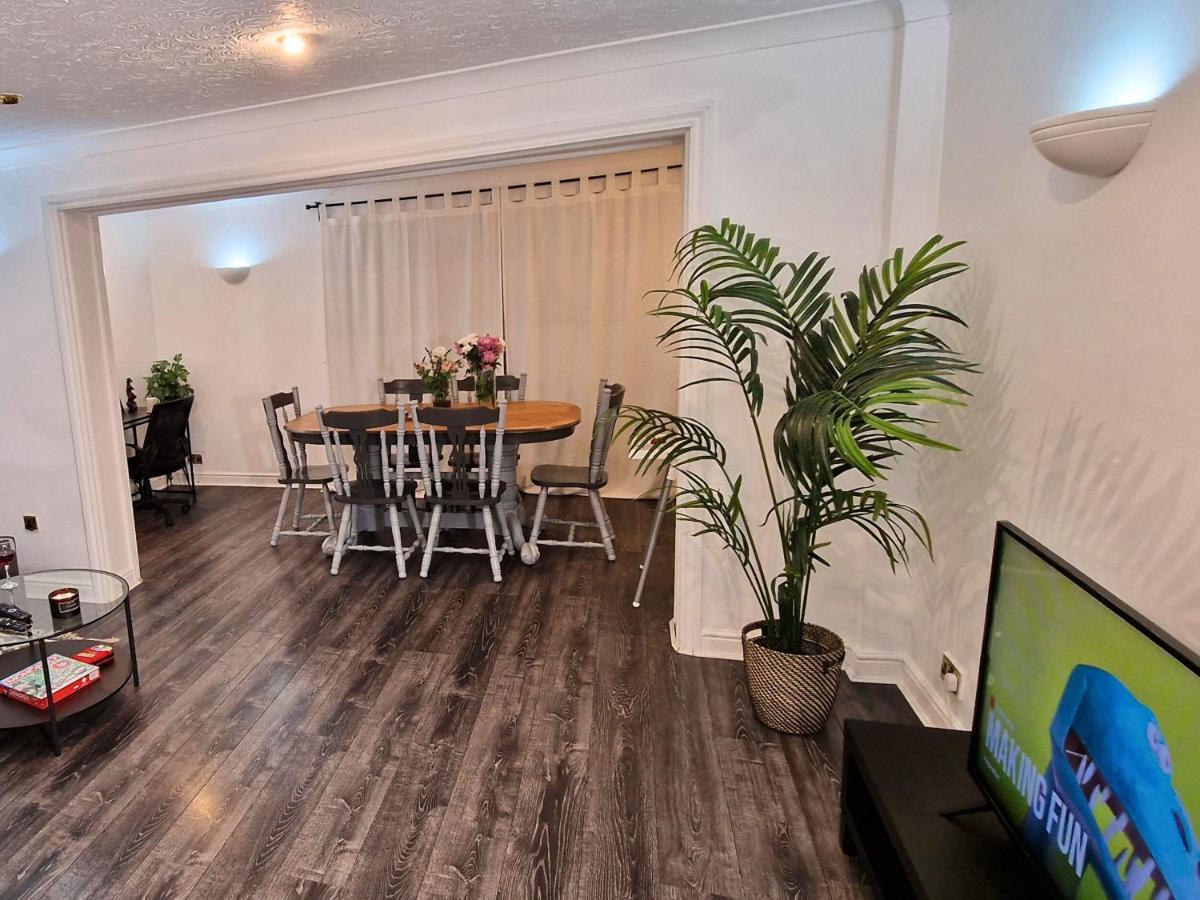Spacious & Comfy Home- Very Close To Nec Birmingham ,Hs2 & Airport- Perfect For Contractors & Groups- Free Parking & Fast Wifi Marston Green Zewnętrze zdjęcie