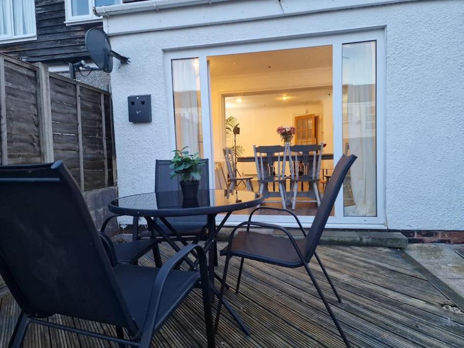 Spacious & Comfy Home- Very Close To Nec Birmingham ,Hs2 & Airport- Perfect For Contractors & Groups- Free Parking & Fast Wifi Marston Green Zewnętrze zdjęcie