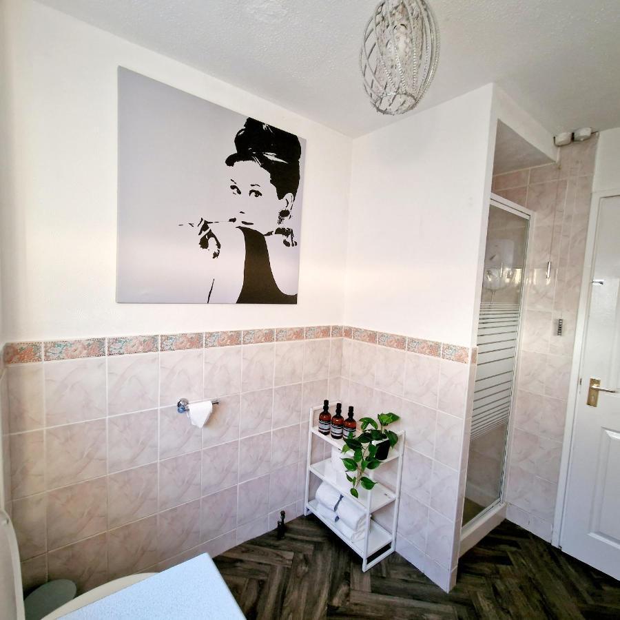Spacious & Comfy Home- Very Close To Nec Birmingham ,Hs2 & Airport- Perfect For Contractors & Groups- Free Parking & Fast Wifi Marston Green Zewnętrze zdjęcie
