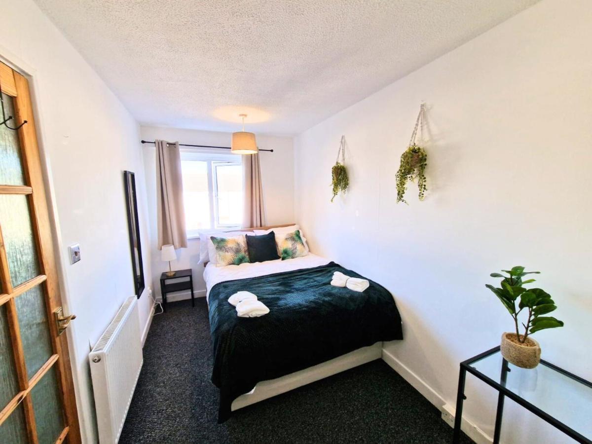 Spacious & Comfy Home- Very Close To Nec Birmingham ,Hs2 & Airport- Perfect For Contractors & Groups- Free Parking & Fast Wifi Marston Green Zewnętrze zdjęcie